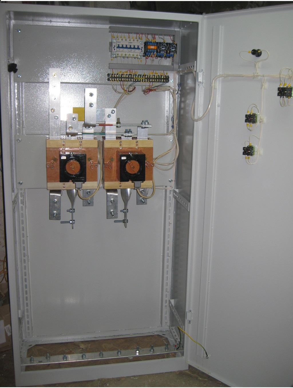 Шкаф АВР на автоматических выключателя с электромагнитными приводами. фото