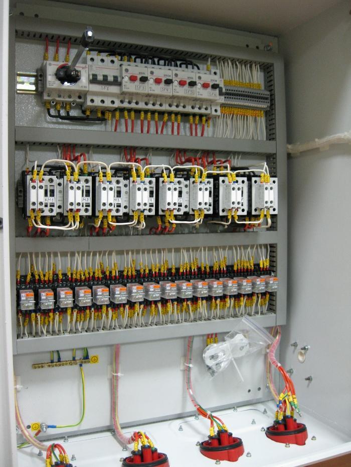 Шкафы электрические управления асинхронными электродвигателями по индивидуальным схемам фото